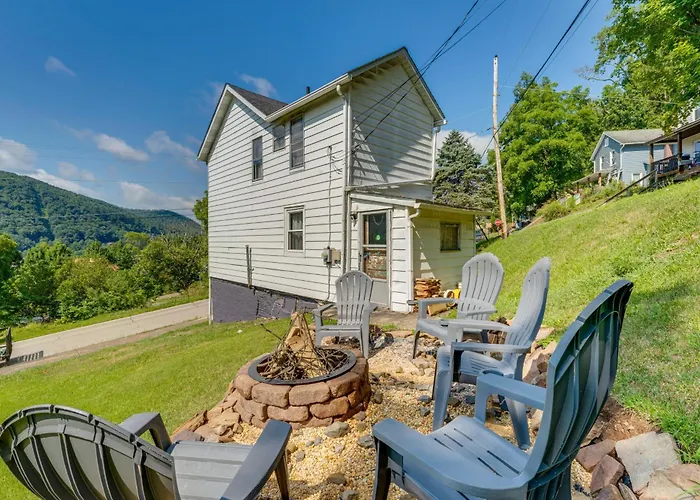 Charming Emporium Home Near Hiking Trails!