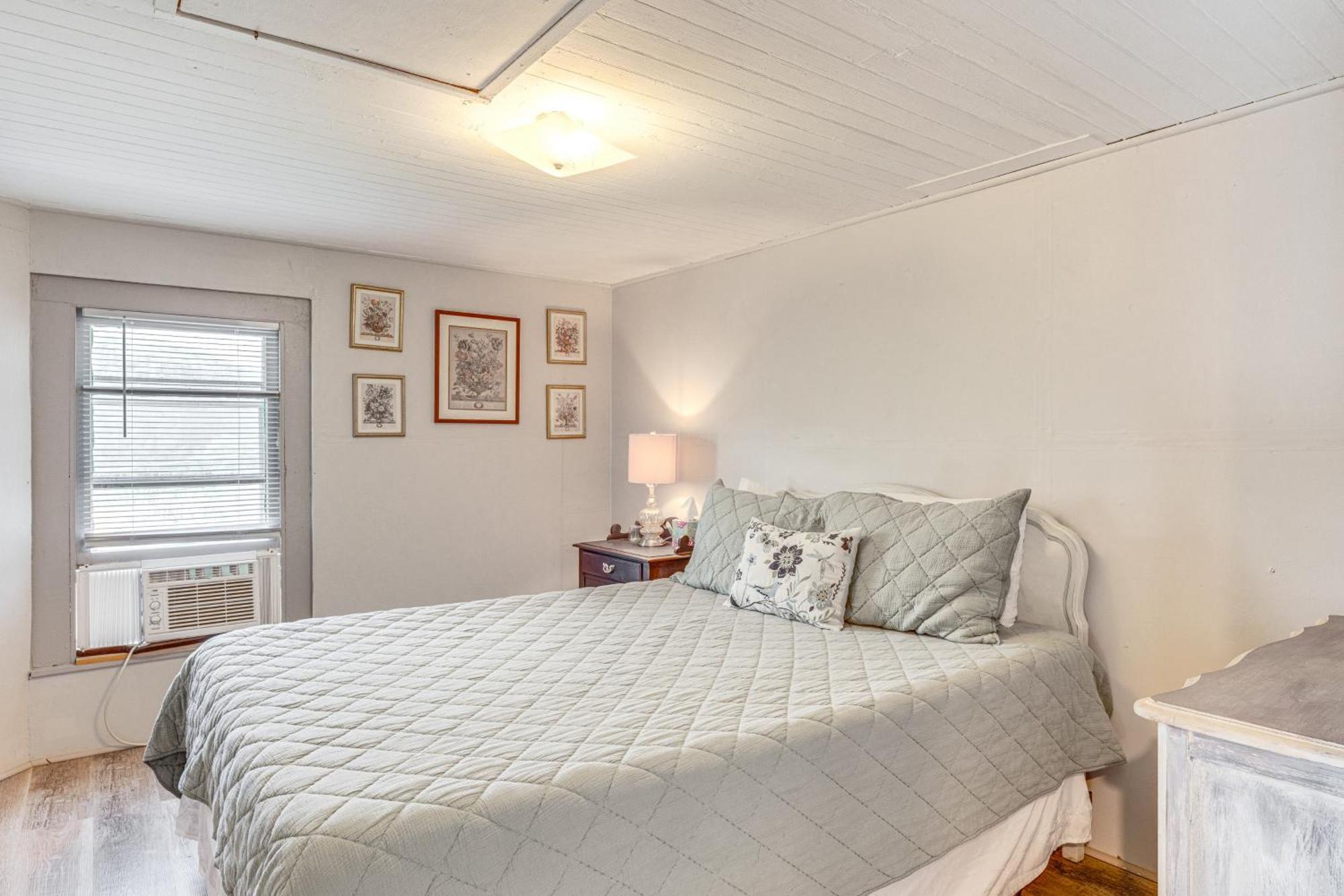 Charming Near Hiking Trails!
