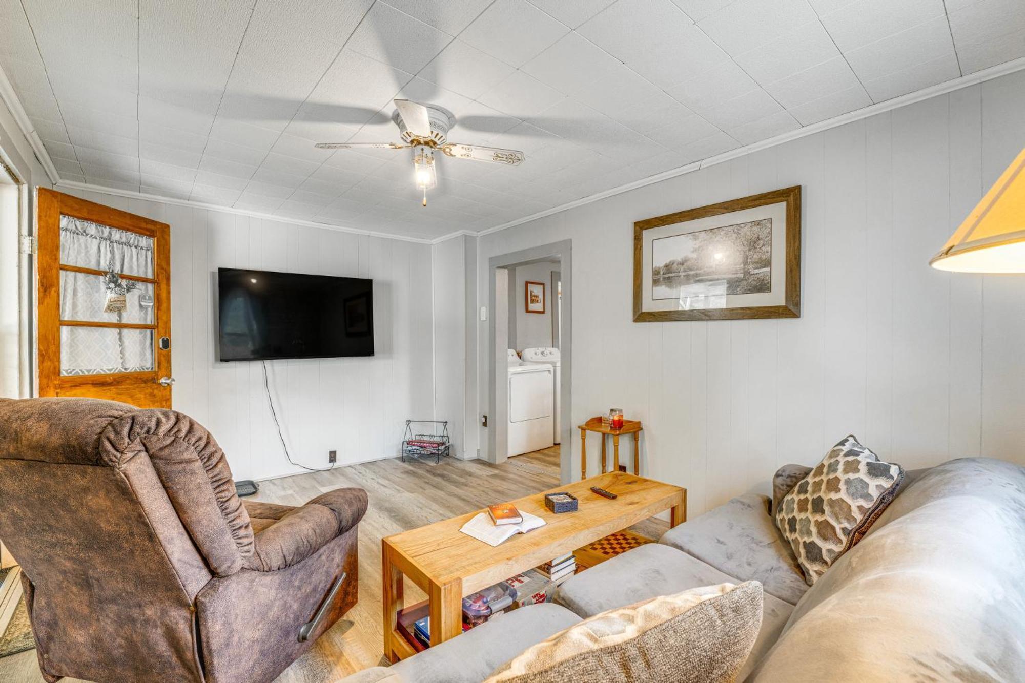 Holiday home Charming Near Hiking Trails!