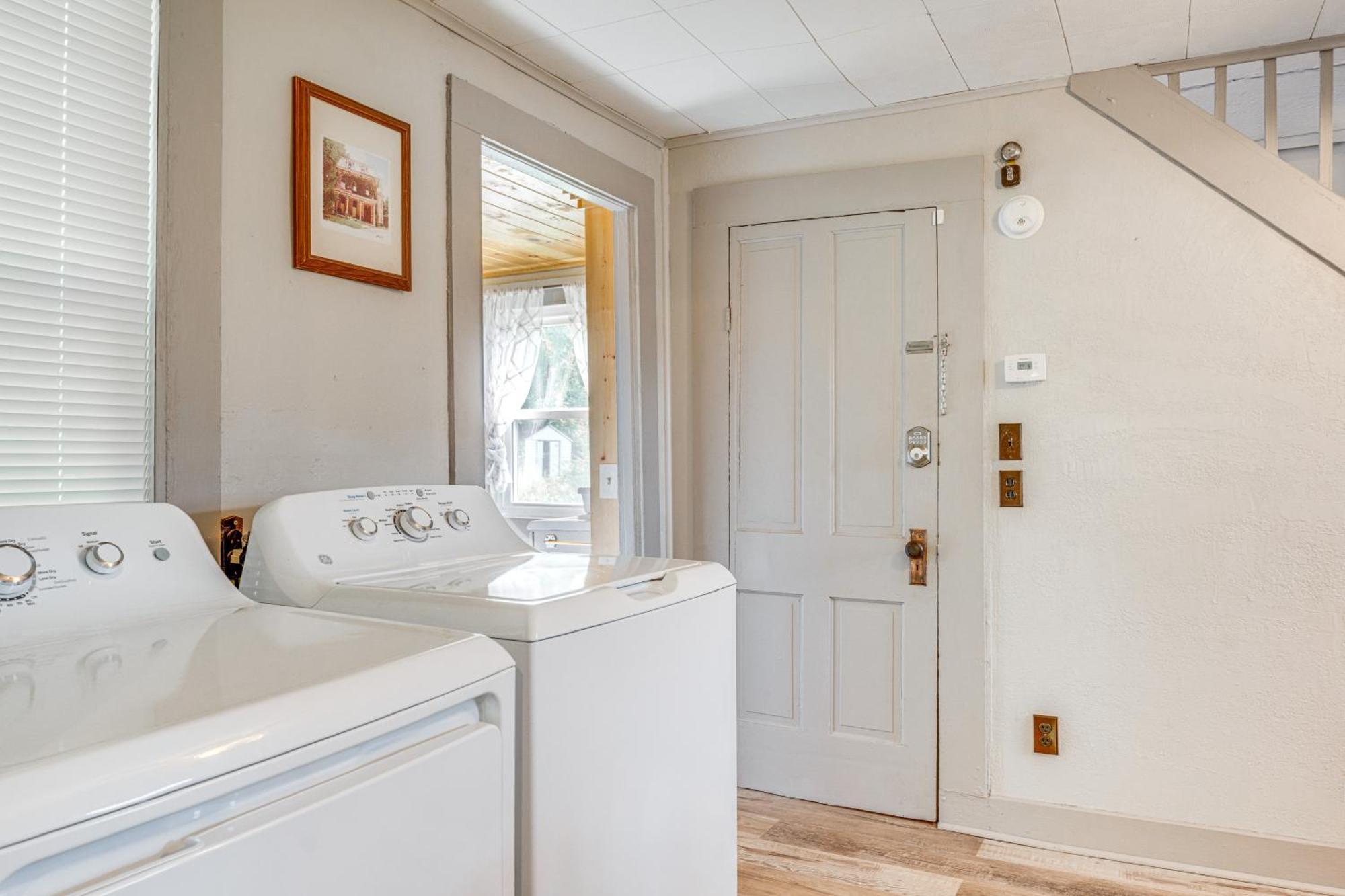 Charming Near Hiking Trails! Holiday home Emporium