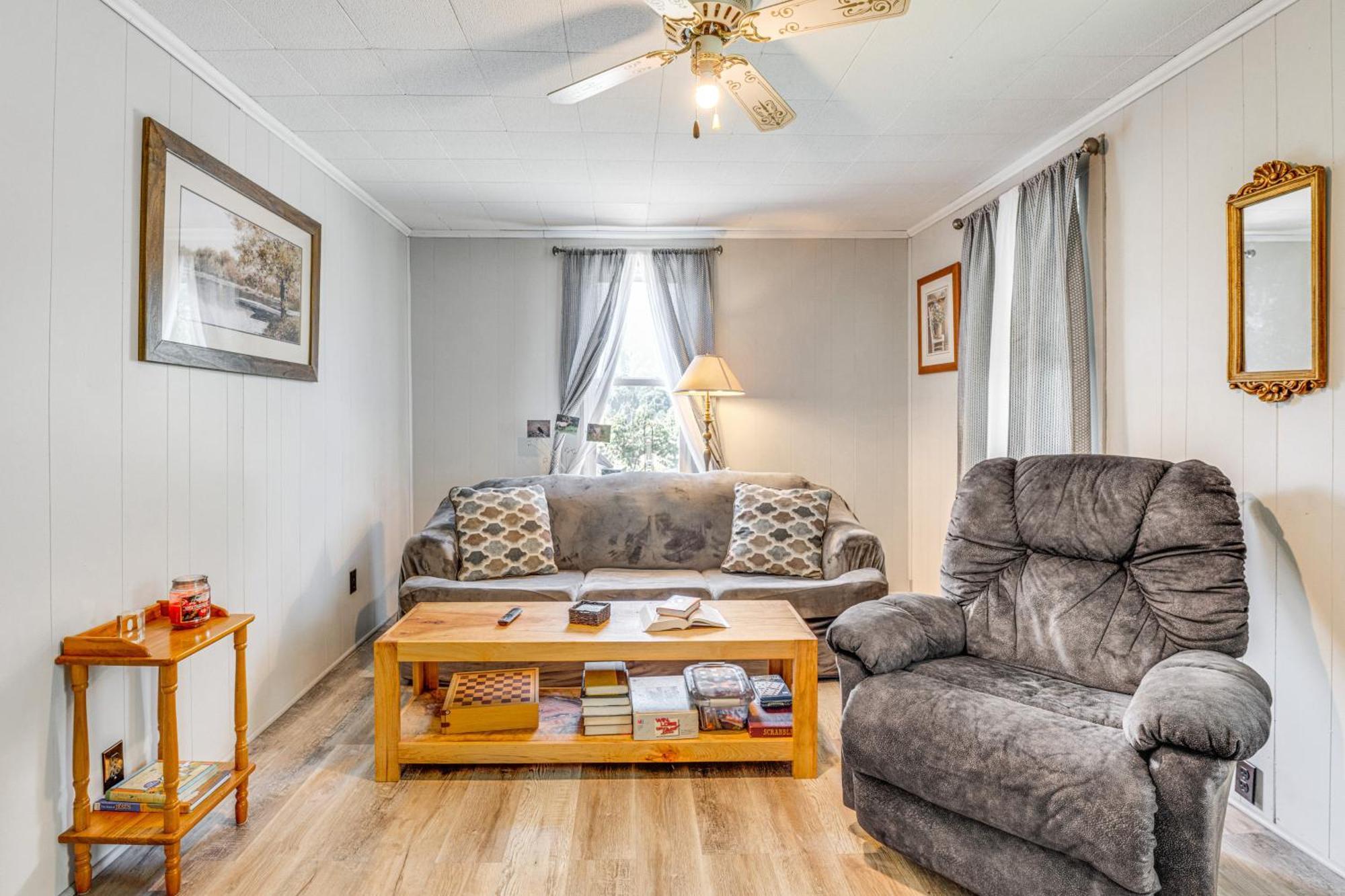 Holiday home Charming Near Hiking Trails! Emporium