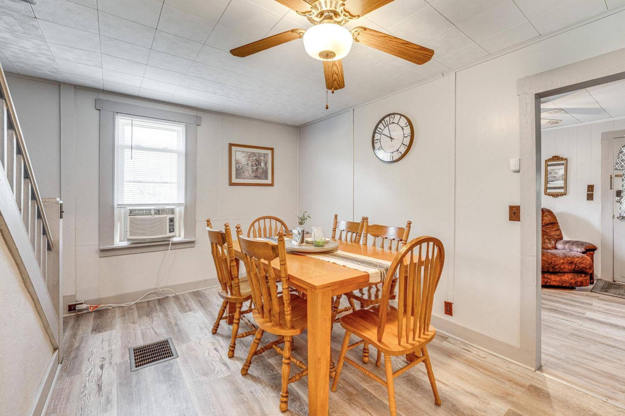 Charming Near Hiking Trails! Holiday home