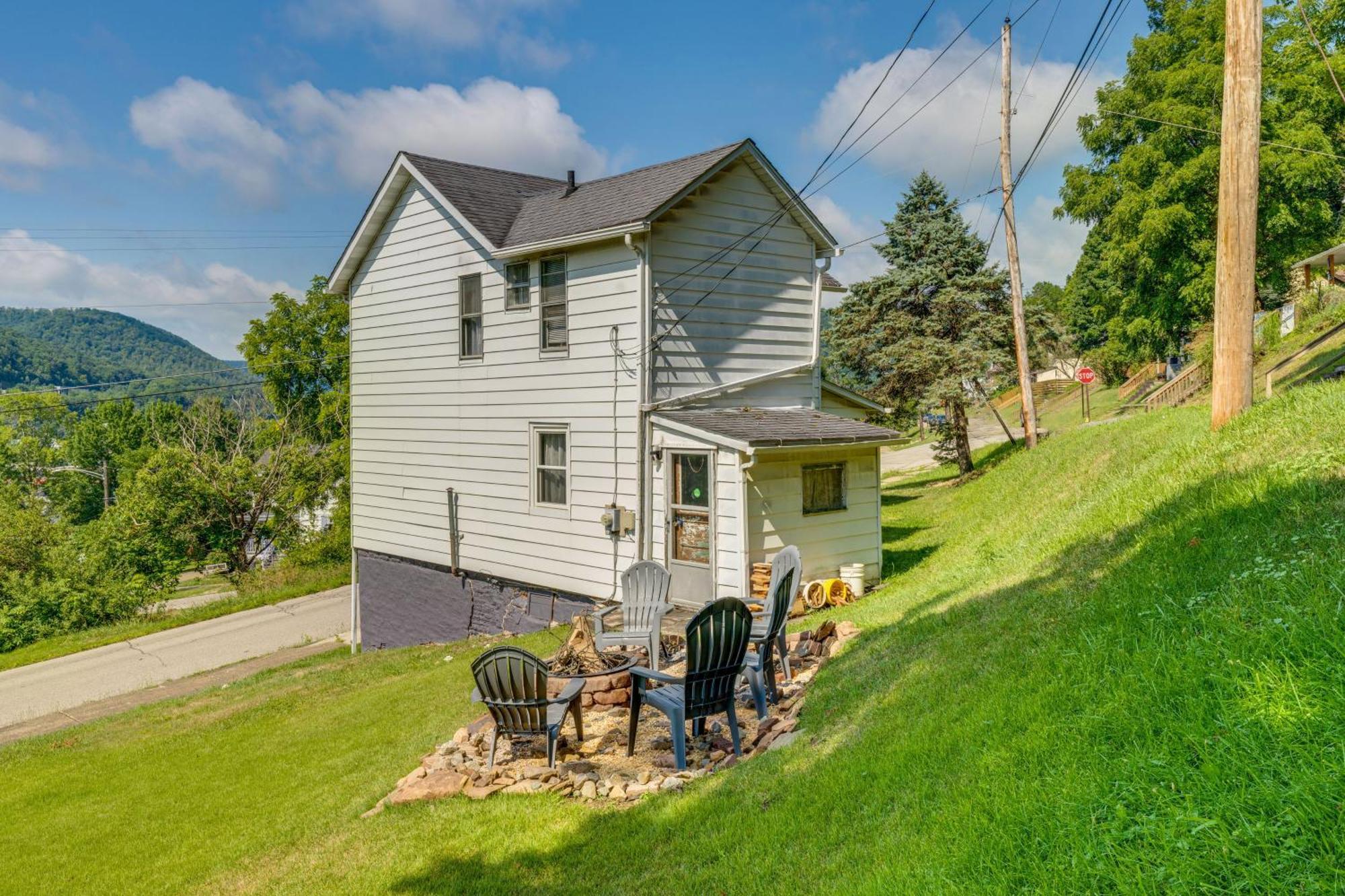 Charming Near Hiking Trails! Holiday home